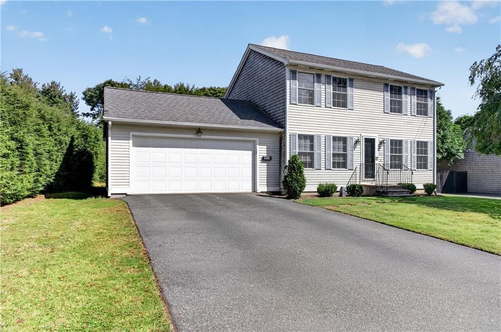 Single Family Residence at 112 Greenwich Avenue, Warwick, photo 2 of 40