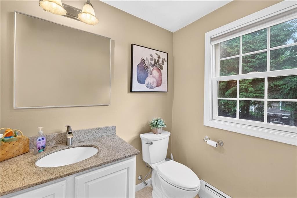 Single Family Residence at 112 Greenwich Avenue, Warwick, photo 17 of 40