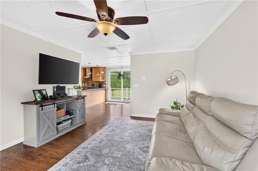 Single Family Residence at 112 Greenwich Avenue, Warwick, photo 14 of 40