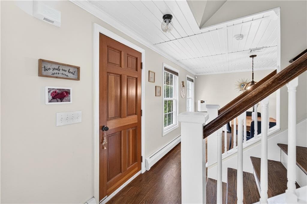 Single Family Residence at 112 Greenwich Avenue, Warwick, photo 15 of 40
