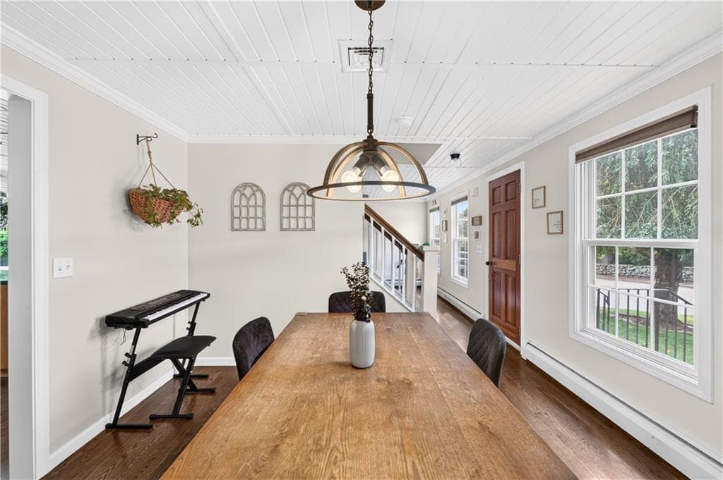 Single Family Residence at 112 Greenwich Avenue, Warwick, photo 11 of 40