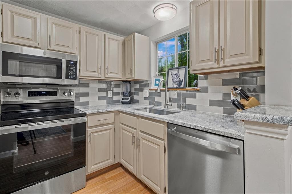 Condominium at 30 Eagle Run UNIT B, Warwick, photo 9 of 27