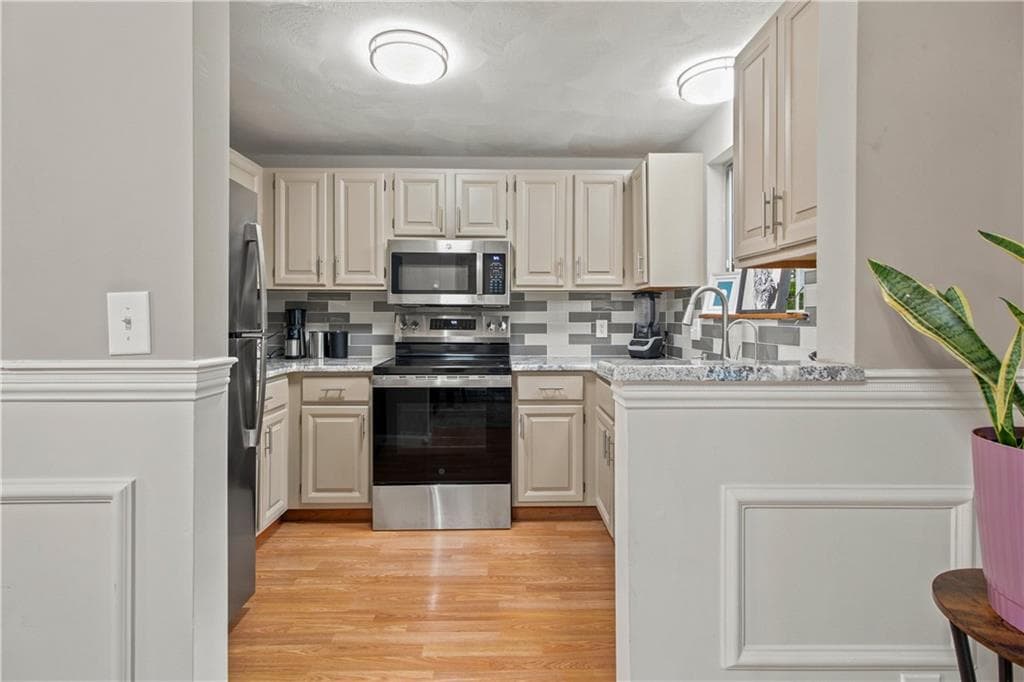 Condominium at 30 Eagle Run UNIT B, Warwick, photo 11 of 27