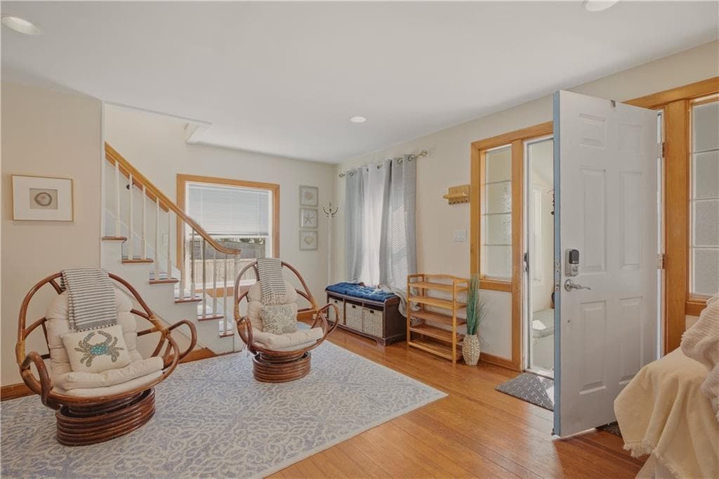 Single Family Residence at 91 Easton Avenue, Portsmouth, photo 3 of 39