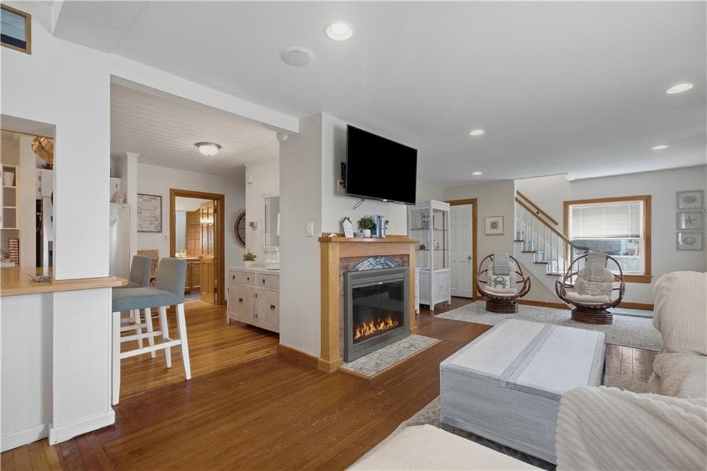 Single Family Residence at 91 Easton Avenue, Portsmouth, photo 5 of 39