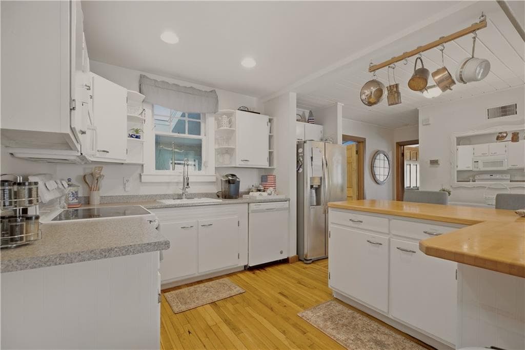 Single Family Residence at 91 Easton Avenue, Portsmouth, photo 9 of 39