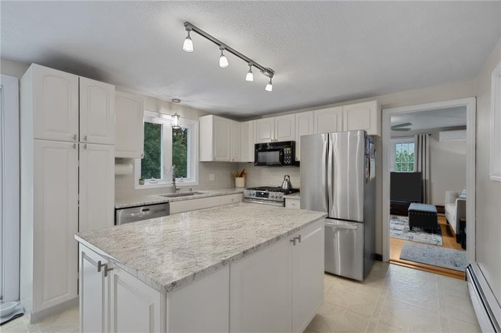 Single Family Residence at 27 Country View Drive, Johnston, photo 9 of 42