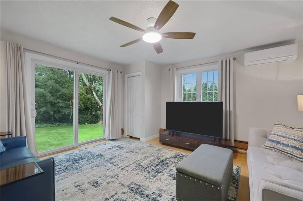 Single Family Residence at 27 Country View Drive, Johnston, photo 4 of 42