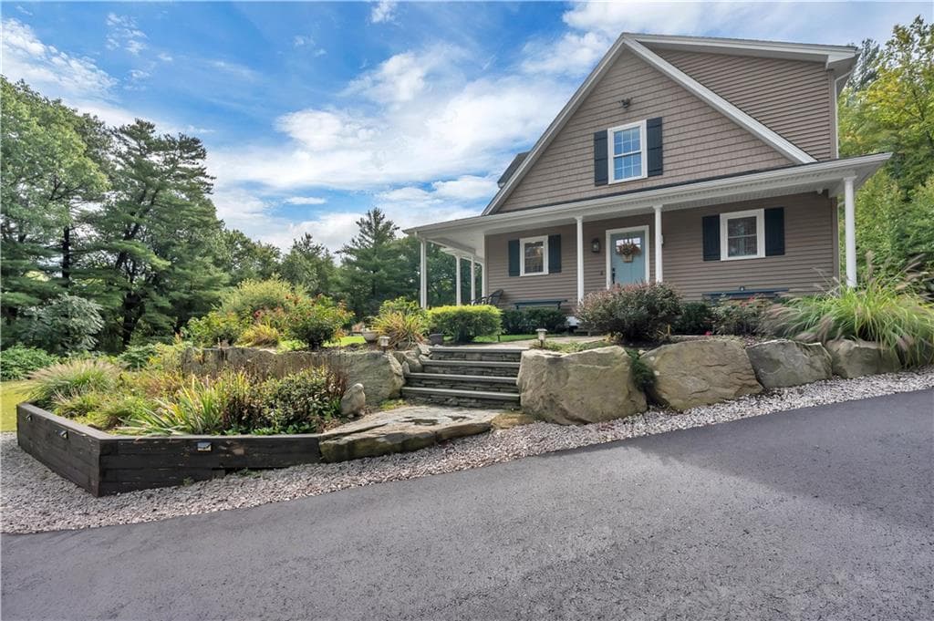 Single Family Residence at 68 Wolf Hill Road, Smithfield, photo 7 of 47