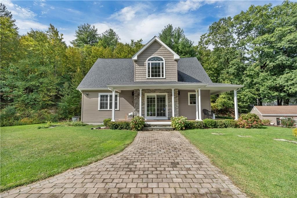 Single Family Residence at 68 Wolf Hill Road, Smithfield, photo 3 of 47