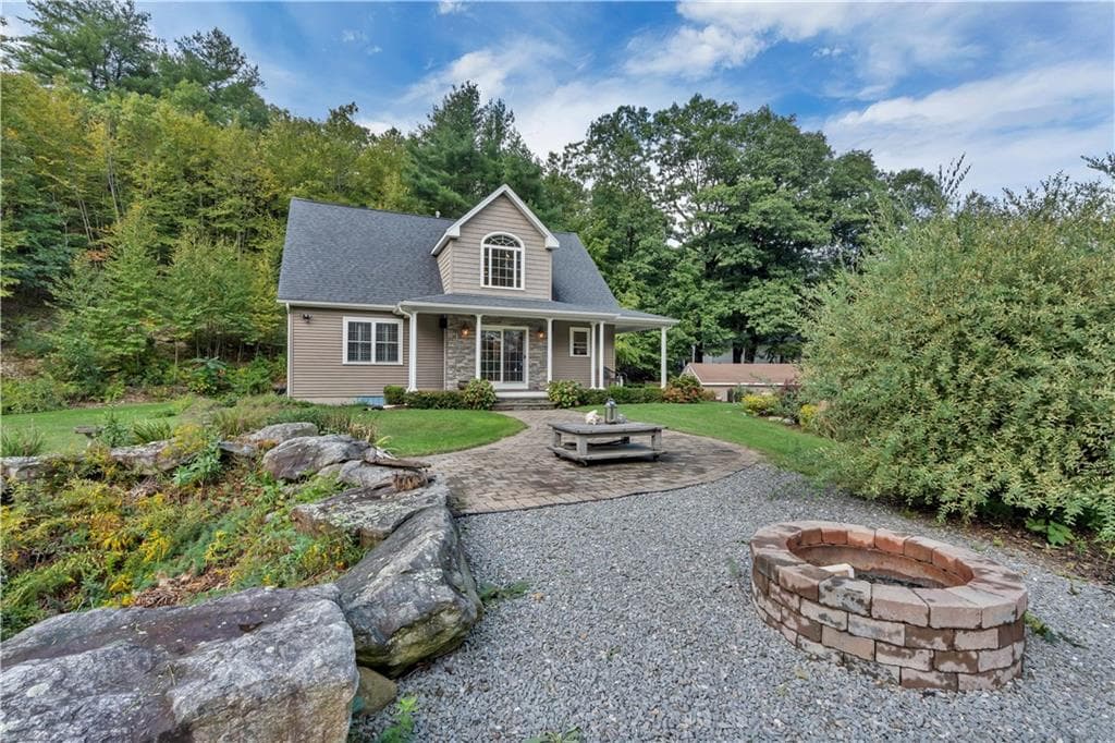 Single Family Residence at 68 Wolf Hill Road, Smithfield, photo 4 of 47
