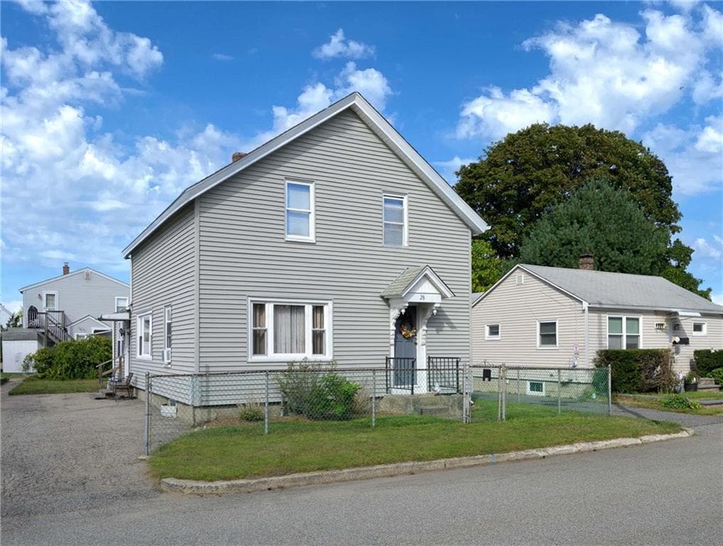 Single Family Residence at 28 Gardner Street, Pawtucket, photo 3 of 21