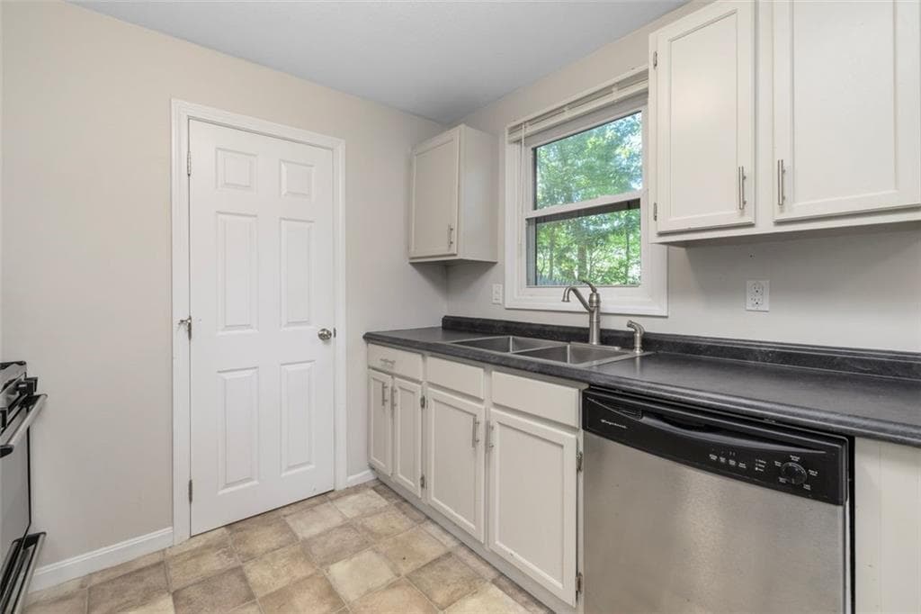 Multi Family at 131 133 Kenyon Avenue, Warwick, photo 9 of 25