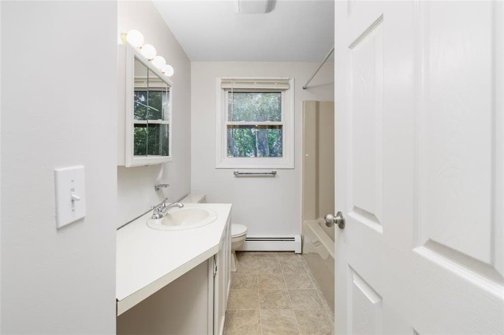 Multi Family at 131 133 Kenyon Avenue, Warwick, photo 10 of 25