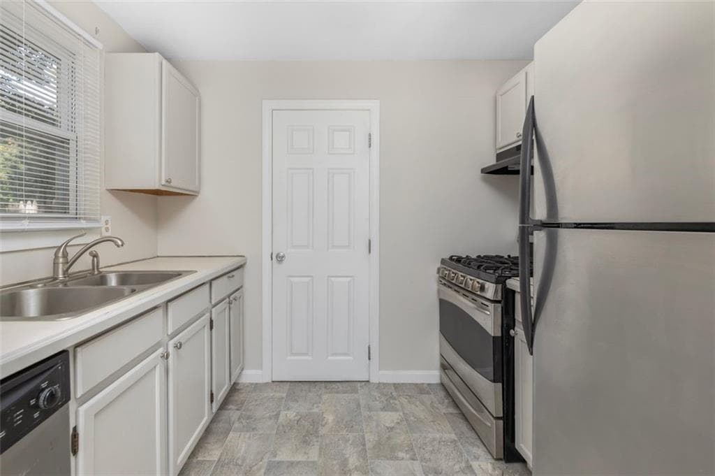 Multi Family at 131 133 Kenyon Avenue, Warwick, photo 18 of 25
