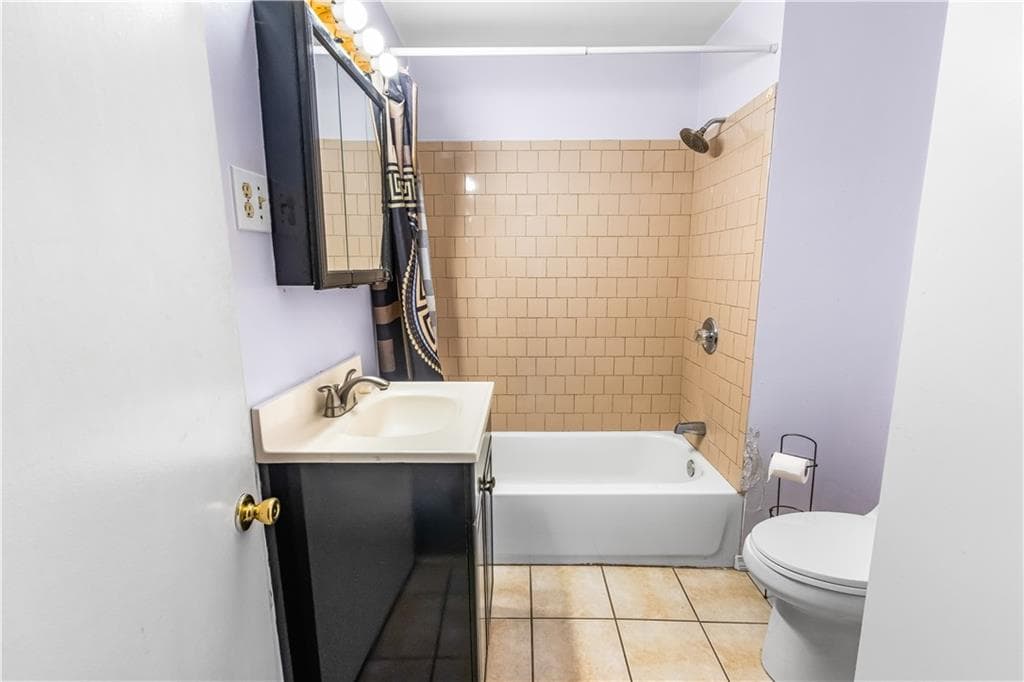 Multi Family at 21 23 Berkley Street, Providence, photo 22 of 34