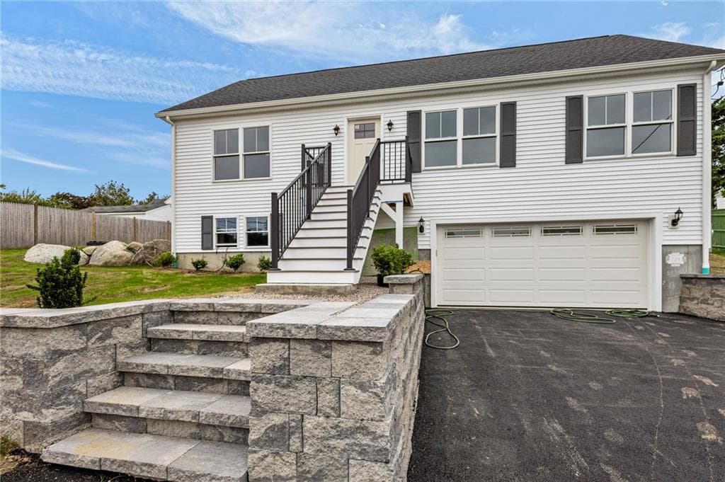 Single Family Residence at 121 Robert Gray Avenue, Tiverton, photo 2 of 23