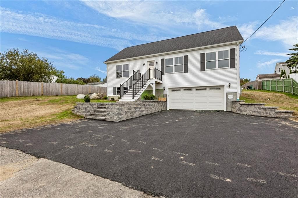 Single Family Residence at 121 Robert Gray Avenue, Tiverton, photo 4 of 23