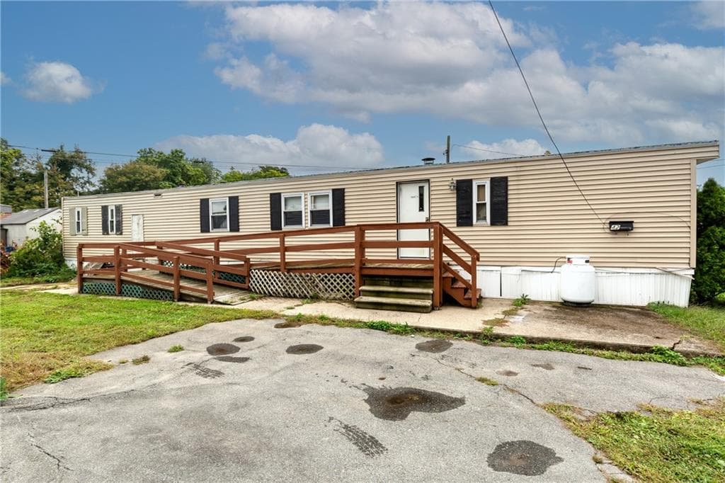 Single Family Residence at 42 Alfa Drive, Pawtucket, photo 2 of 8