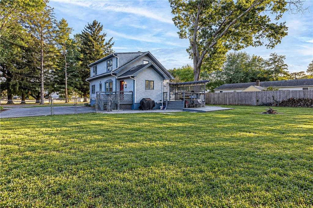 Single Family Residence at 565 Sandy Lane, Warwick, photo 3 of 29
