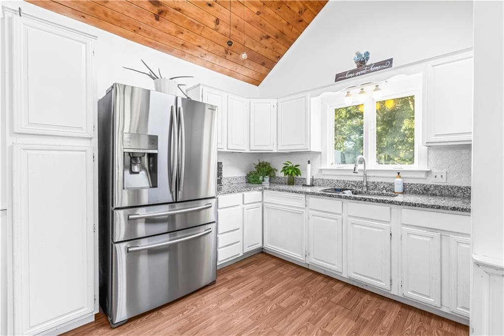 Single Family Residence at 565 Sandy Lane, Warwick, photo 9 of 29
