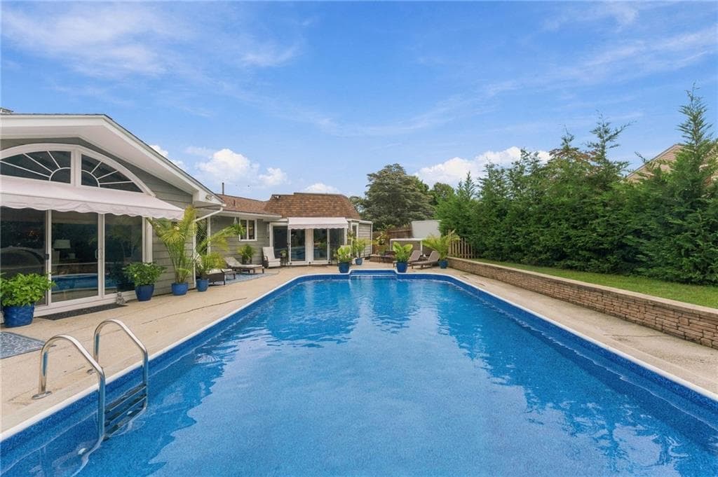Single Family Residence at 21 Lawnacre Drive, Cranston, photo 12 of 50