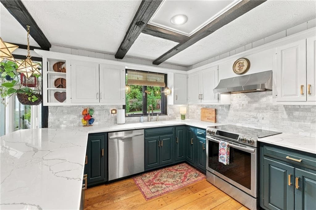 Single Family Residence at 21 Lawnacre Drive, Cranston, photo 5 of 50