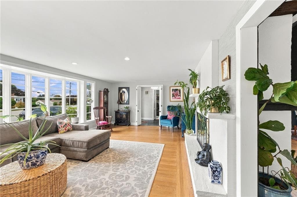 Single Family Residence at 21 Lawnacre Drive, Cranston, photo 29 of 50