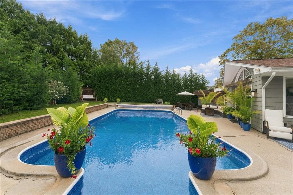 Single Family Residence at 21 Lawnacre Drive, Cranston, photo 8 of 50