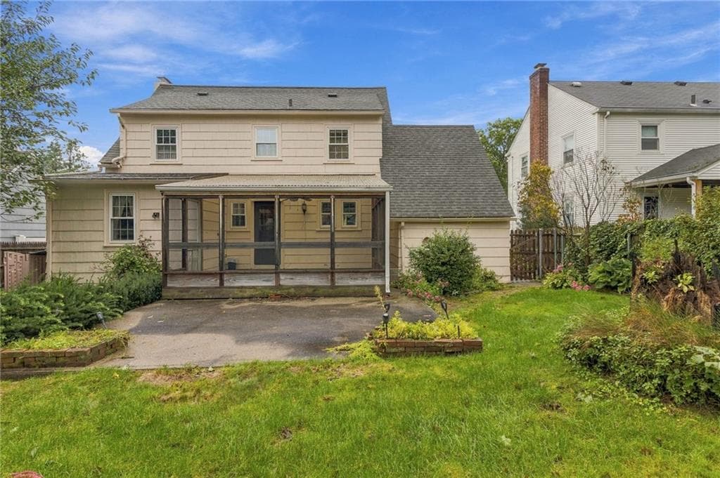 Single Family Residence at 14 Englewood Lane, Warwick, photo 3 of 34