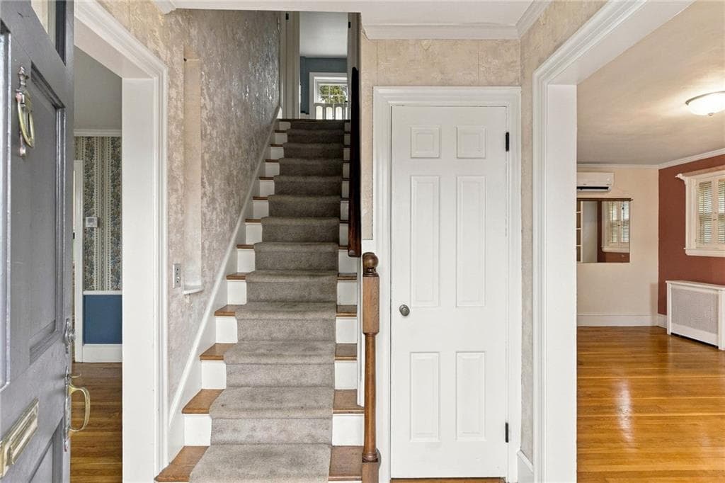 Single Family Residence at 14 Englewood Lane, Warwick, photo 5 of 34