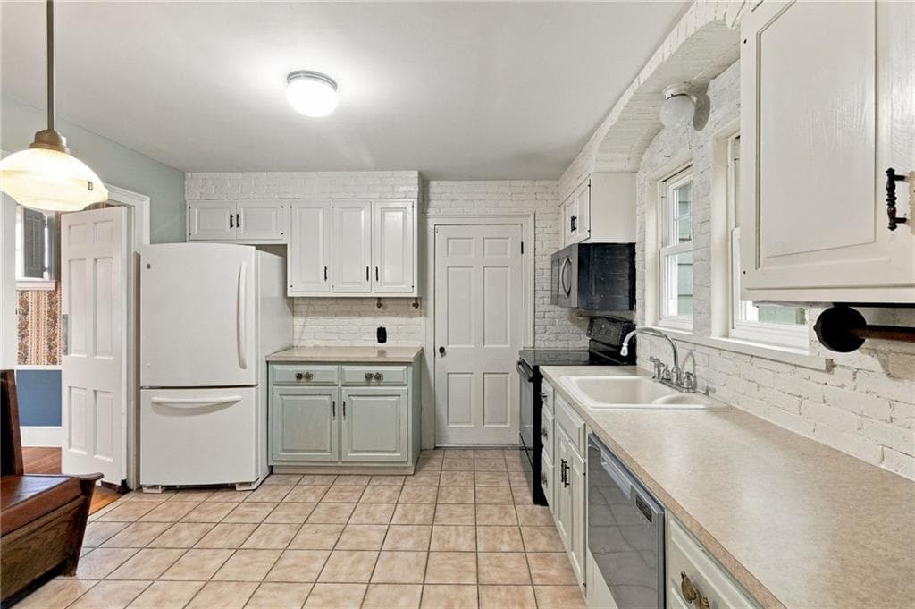 Single Family Residence at 14 Englewood Lane, Warwick, photo 24 of 34