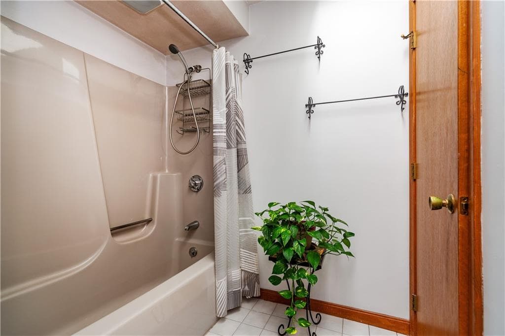 Condominium at 75 Glen Drive UNIT 1D, West Warwick, photo 28 of 49