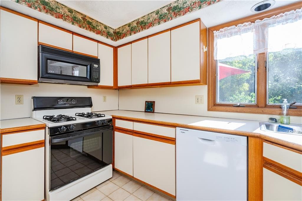 Condominium at 75 Glen Drive UNIT 1D, West Warwick, photo 15 of 49