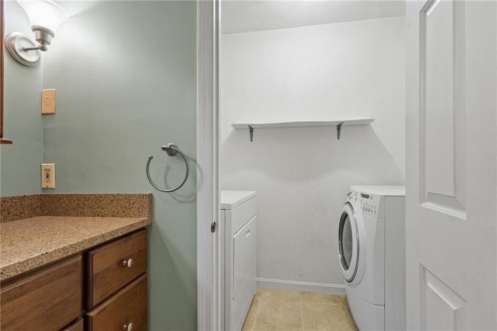 Single Family Residence at 5 Kimberly Ann Drive, Smithfield, photo 26 of 38