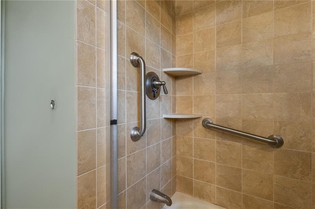 Single Family Residence at 5 Kimberly Ann Drive, Smithfield, photo 28 of 38