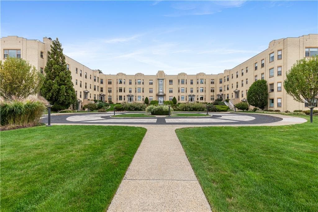 Condominium at 1180 Narragansett Boulevard UNIT F2, Cranston, photo 31 of 40