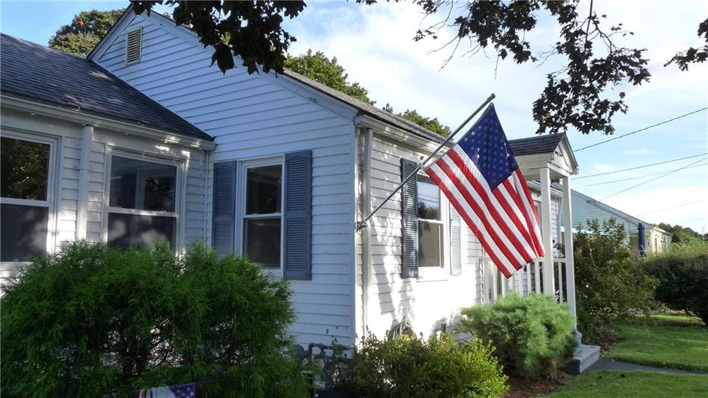 Single Family Residence at 34 Union Avenue, Warwick, photo 3 of 14