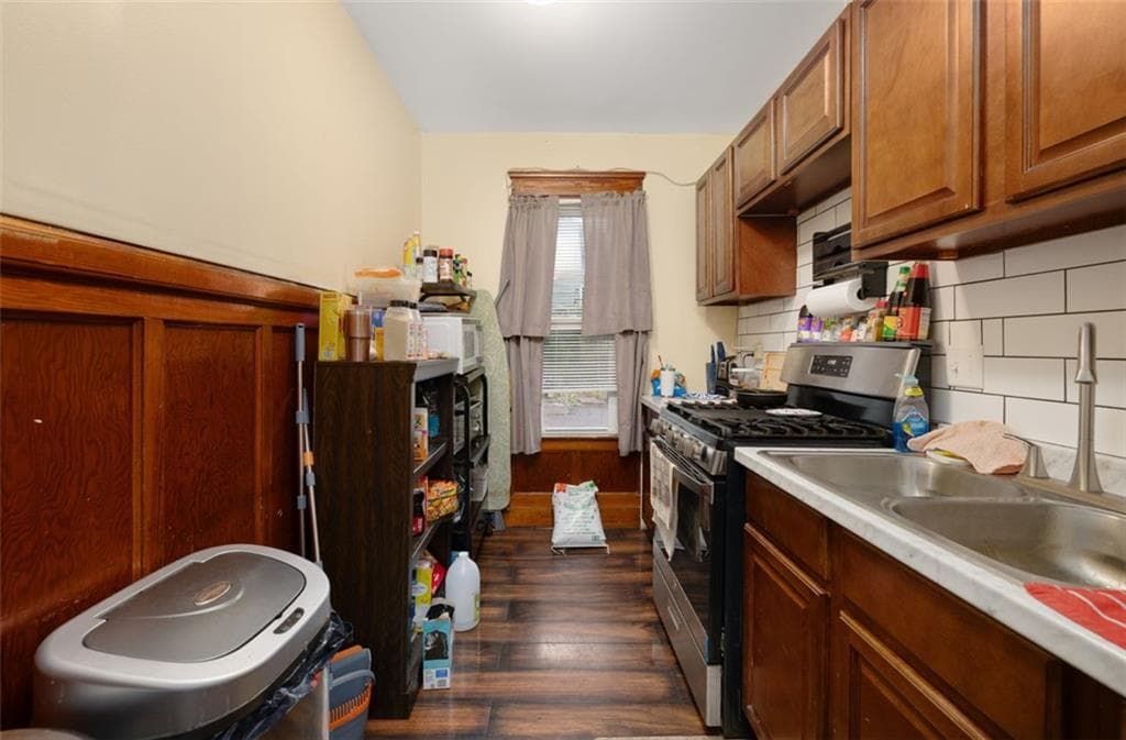 Multi Family at 628 Cumberland Hill Road, Woonsocket, photo 22 of 39