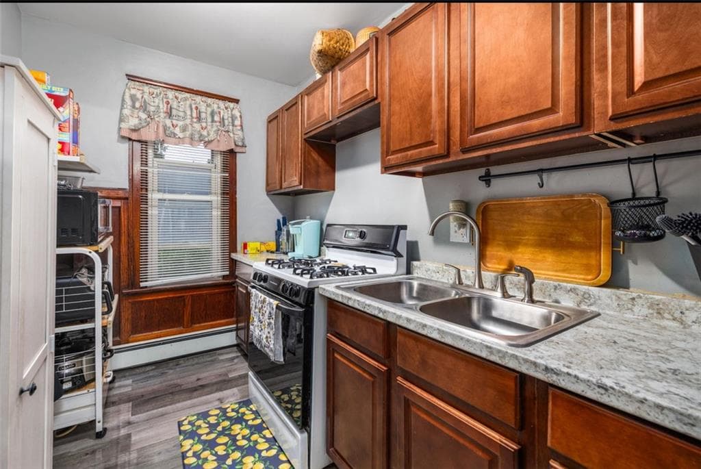 Multi Family at 628 Cumberland Hill Road, Woonsocket, photo 9 of 39