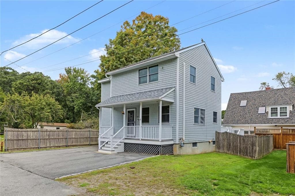 Single Family Residence at 55 Lafayette Avenue, South Kingstown, photo 16 of 47