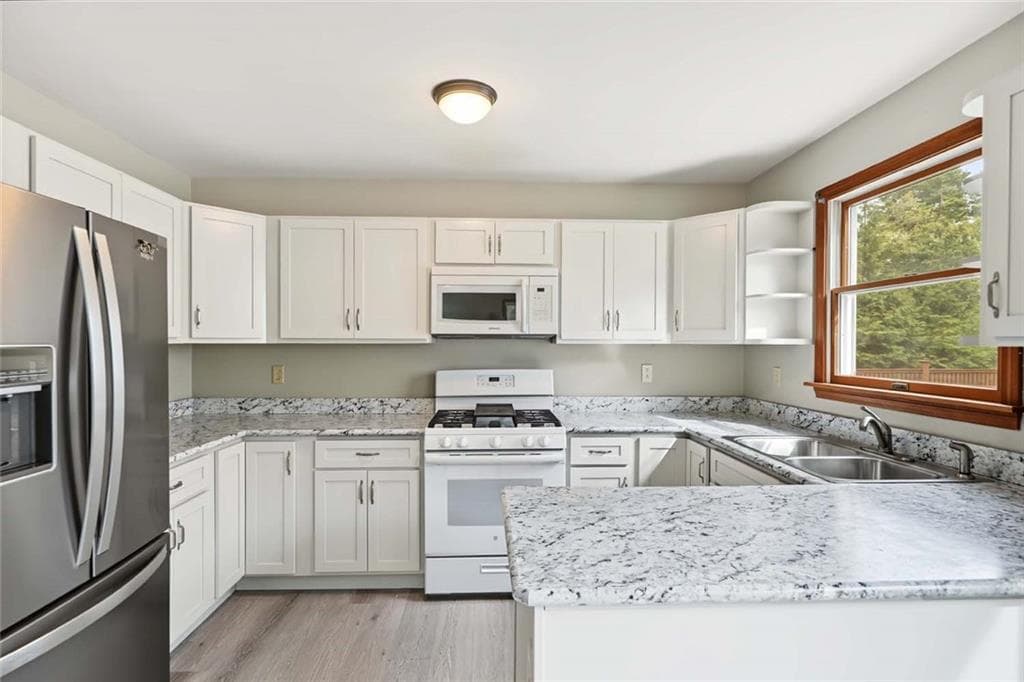Single Family Residence at 55 Lafayette Avenue, South Kingstown, photo 18 of 47