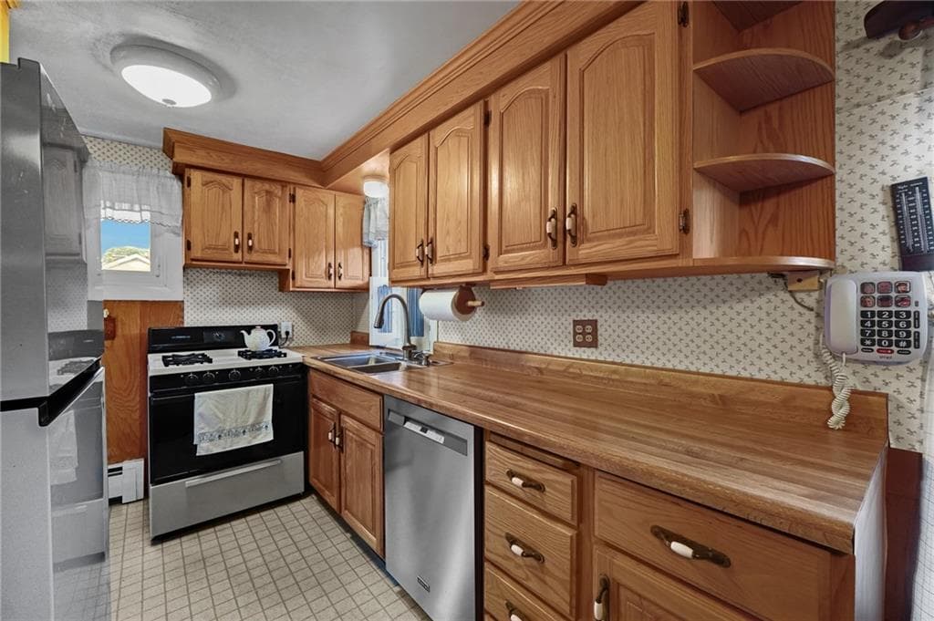 Single Family Residence at 64 Crest Avenue, Warwick, photo 12 of 29