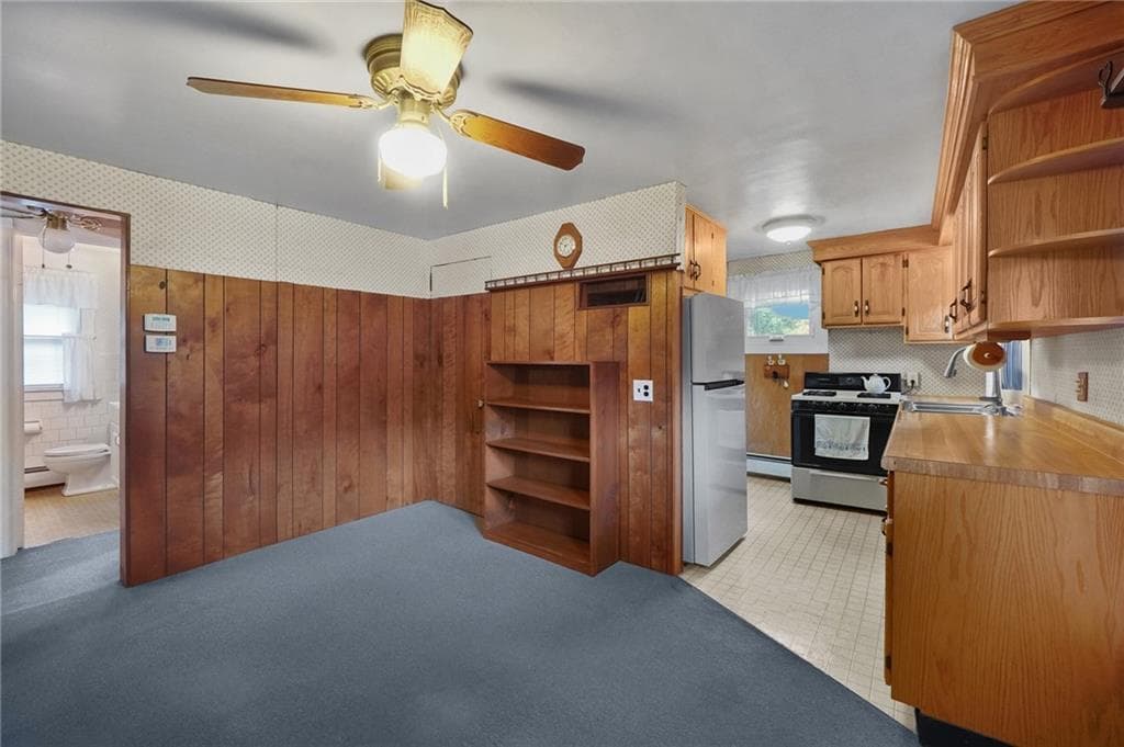 Single Family Residence at 64 Crest Avenue, Warwick, photo 14 of 29
