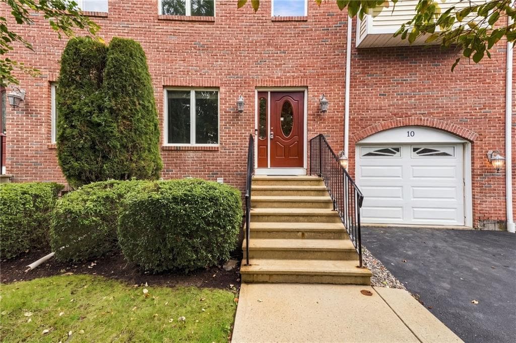 Condominium at 131 Fruit Hill Avenue UNIT 10, Providence, photo 3 of 42