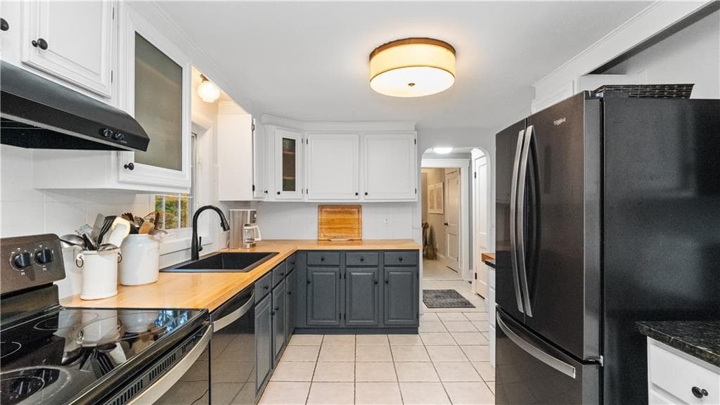 Single Family Residence at 138 Audubon Road, Warwick, photo 13 of 38
