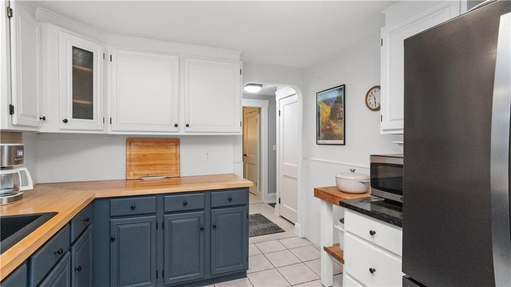 Single Family Residence at 138 Audubon Road, Warwick, photo 16 of 38