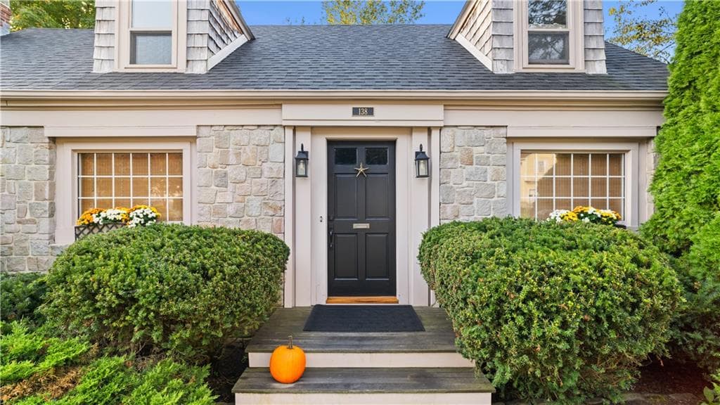Single Family Residence at 138 Audubon Road, Warwick, photo 5 of 38
