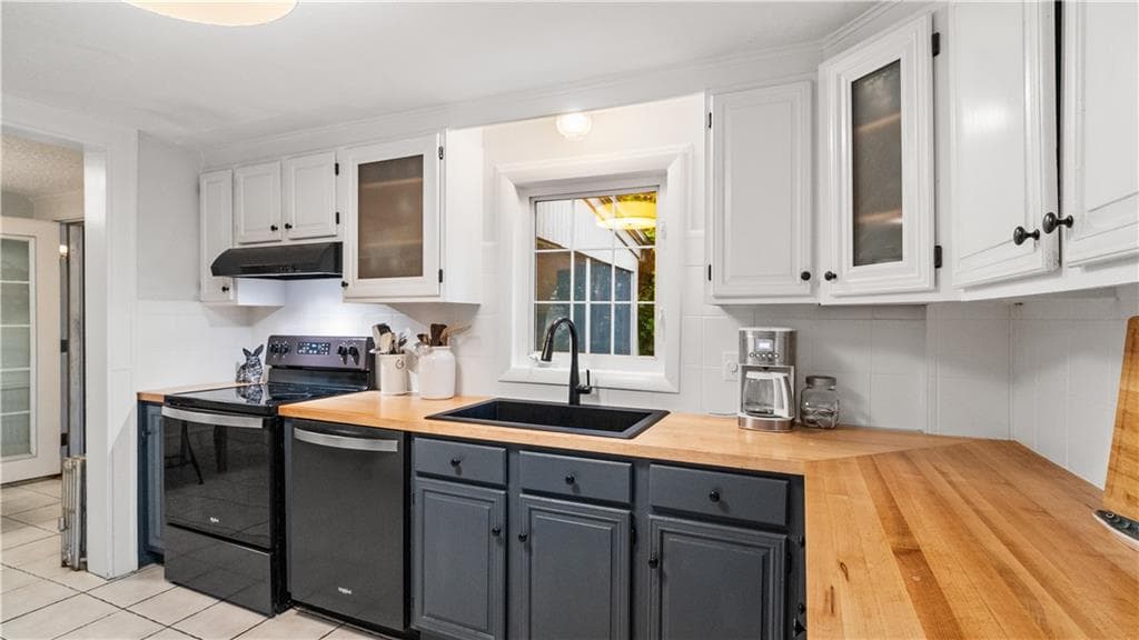 Single Family Residence at 138 Audubon Road, Warwick, photo 14 of 38