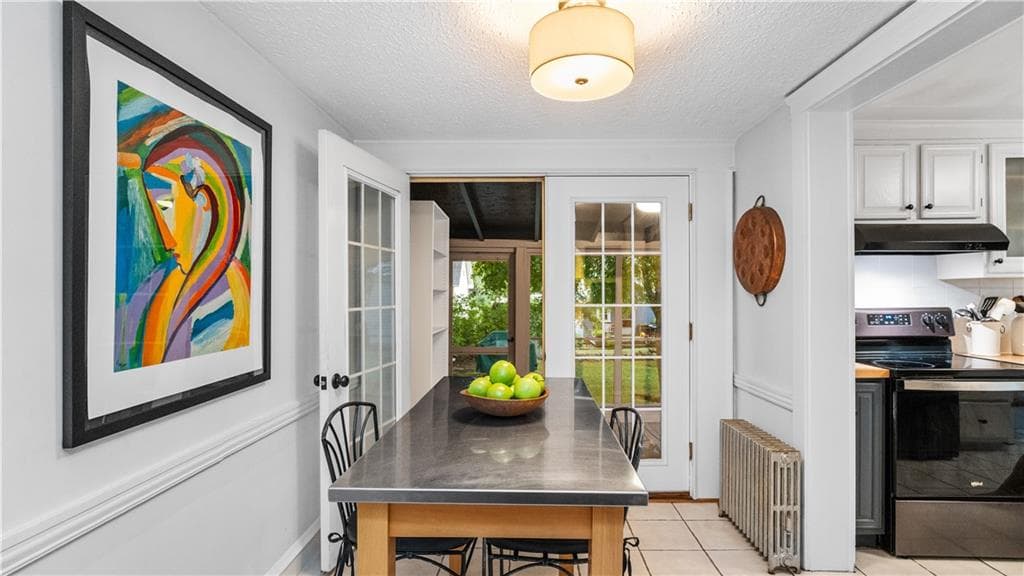 Single Family Residence at 138 Audubon Road, Warwick, photo 11 of 38